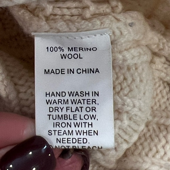 Ohne Titel cream v neck merino wool basket weave pattern sweater Medium - Picture 6 of 7